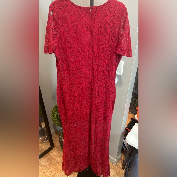 Red Lace Vneck Gown - Picture 3 of 8